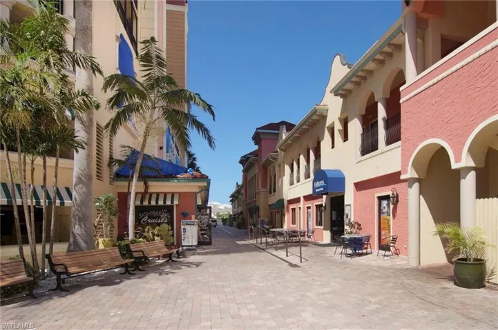 Stroll around the shops and galleries at cape harbour and sample the many fine waterfront restaurants.