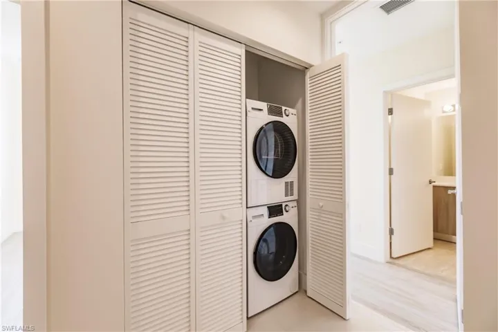 Stacked washer and clothes dryer