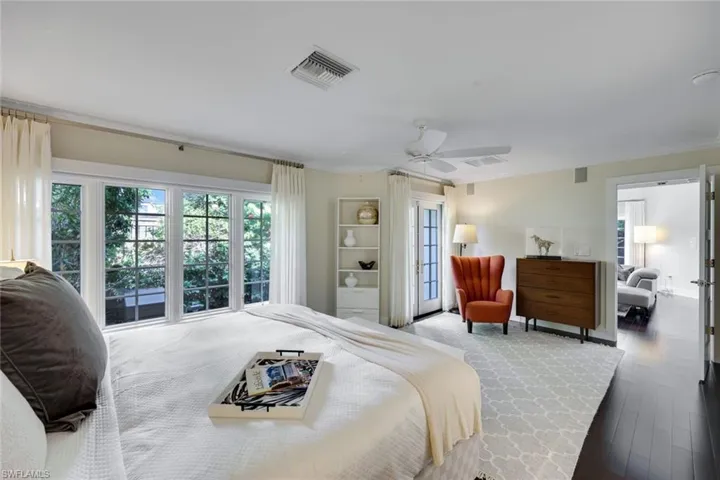 549  Bay Villas  LN, Naples, FL 34108