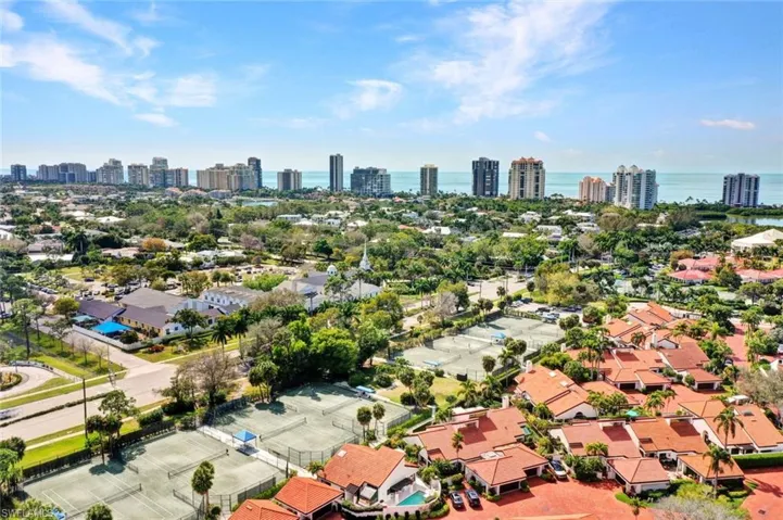 549  Bay Villas  LN, Naples, FL 34108