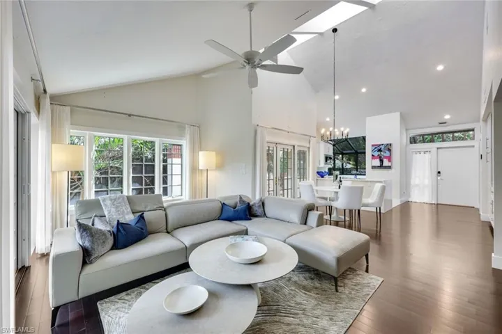 549  Bay Villas  LN, Naples, FL 34108