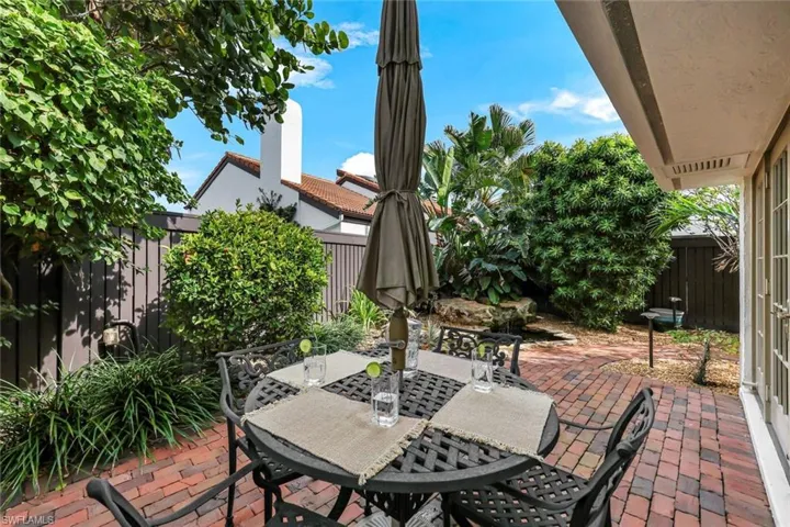 549  Bay Villas  LN, Naples, FL 34108