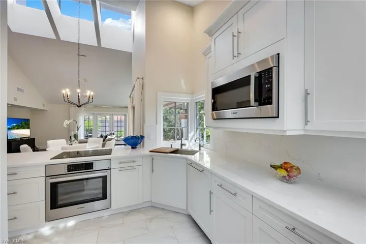 549  Bay Villas  LN, Naples, FL 34108