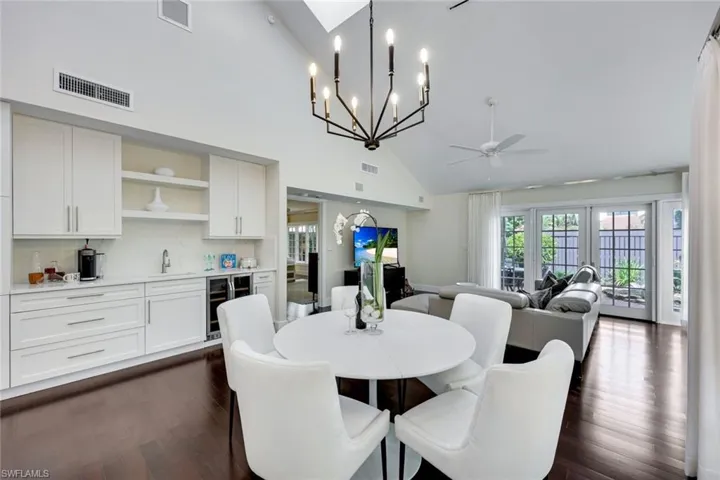 549  Bay Villas  LN, Naples, FL 34108