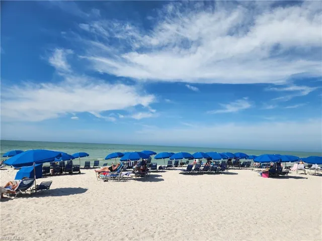 549  Bay Villas  LN, Naples, FL 34108