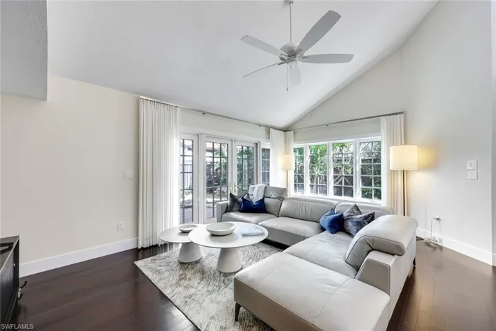549  Bay Villas  LN, Naples, FL 34108