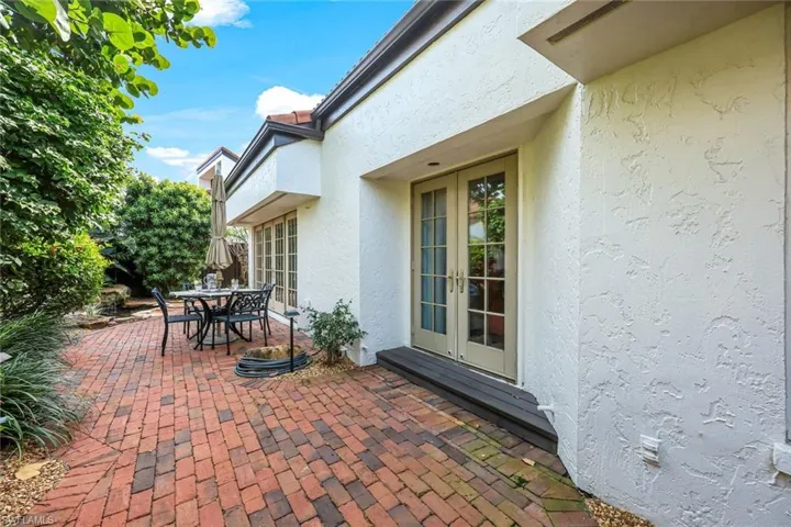 549  Bay Villas  LN, Naples, FL 34108