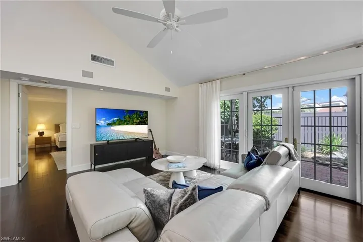 549  Bay Villas  LN, Naples, FL 34108