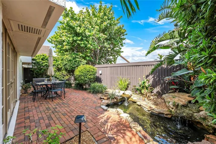 549  Bay Villas  LN, Naples, FL 34108