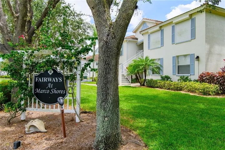 1000  Mainsail S DR, Naples, FL 34114