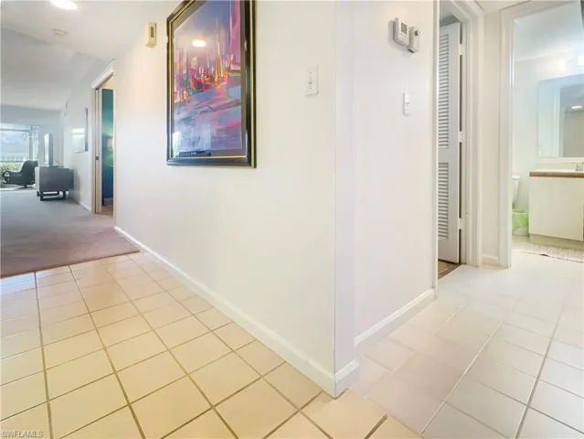 Guest/laundry hall