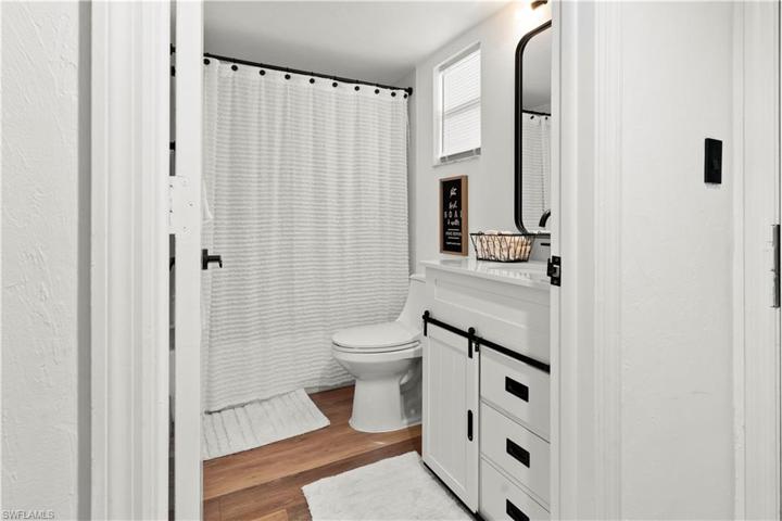 600 Neapolitan WAY # 353, NAPLES FL 34103