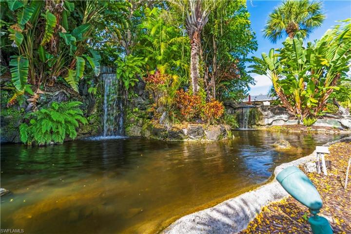 600 Neapolitan WAY # 353, NAPLES FL 34103