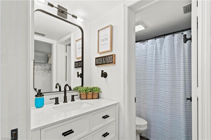 600 Neapolitan WAY # 353, NAPLES FL 34103