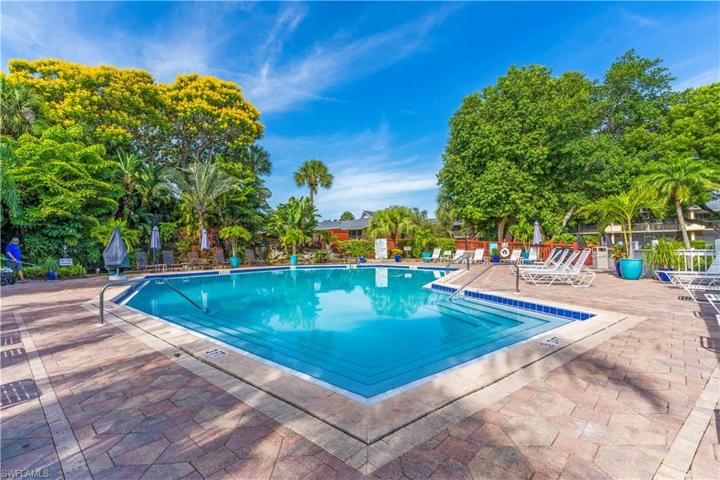 600 Neapolitan WAY # 353, NAPLES FL 34103