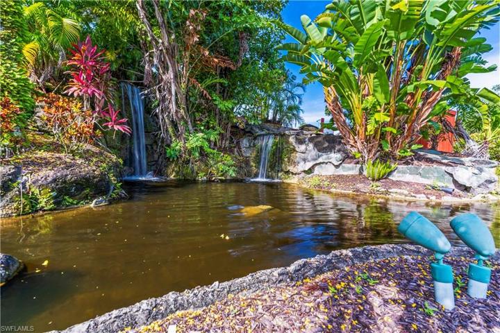 600 Neapolitan WAY # 353, NAPLES FL 34103