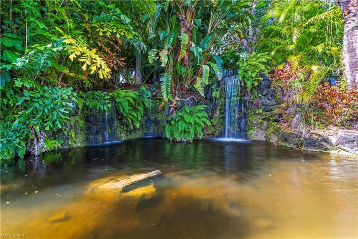 600 Neapolitan WAY # 353, NAPLES FL 34103