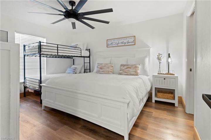 600 Neapolitan WAY # 353, NAPLES FL 34103