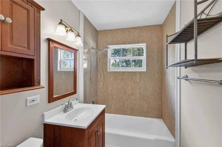 915 Hibiscus Ln, North Fort Myers, Florida 33903