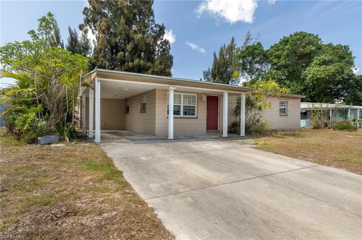 915 Hibiscus Ln, North Fort Myers, Florida 33903
