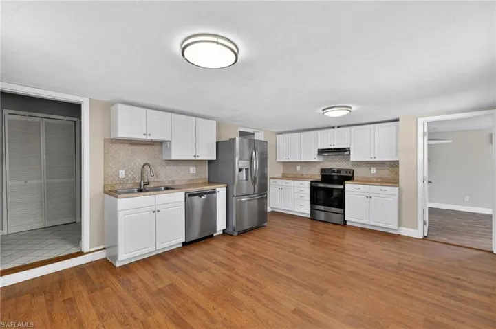 915 Hibiscus Ln, North Fort Myers, Florida 33903