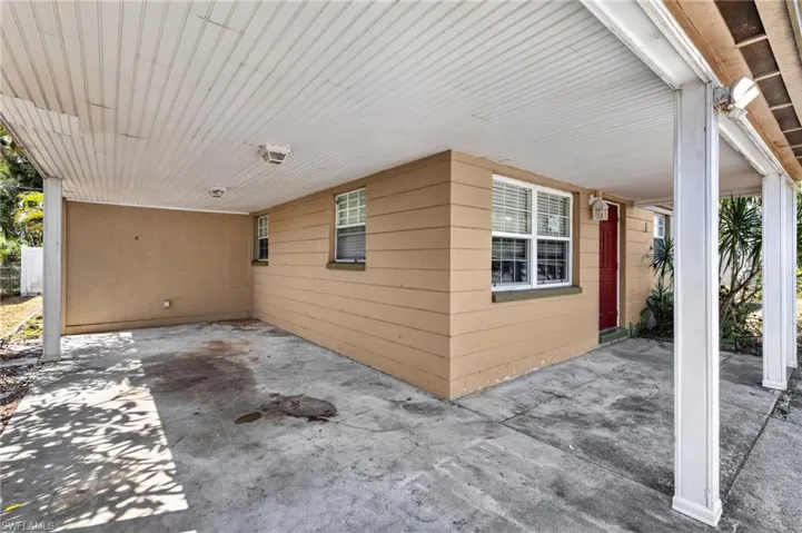 915 Hibiscus Ln, North Fort Myers, Florida 33903
