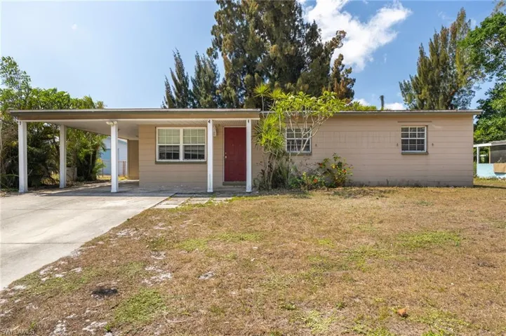 915 Hibiscus Ln, North Fort Myers, Florida 33903