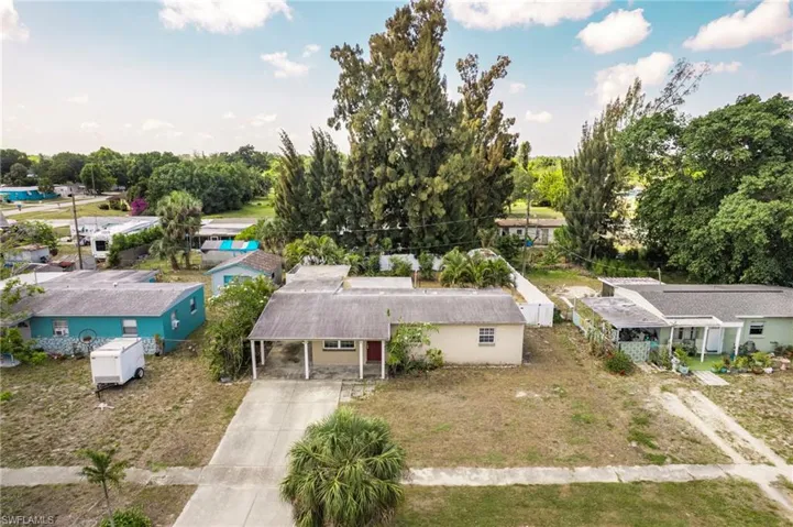 915 Hibiscus Ln, North Fort Myers, Florida 33903
