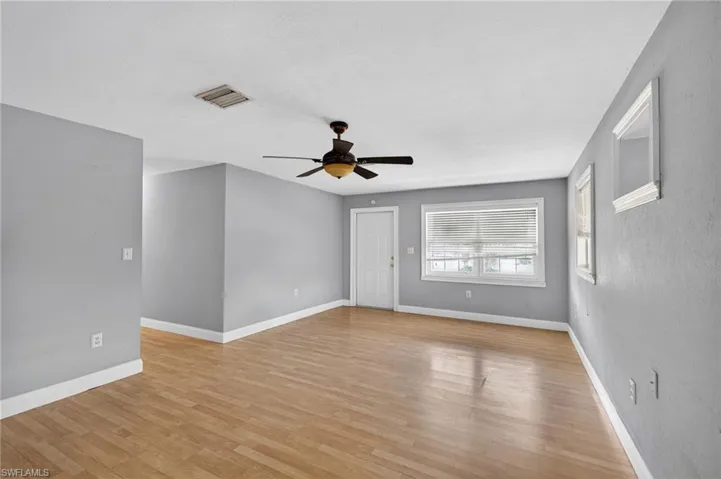 915 Hibiscus Ln, North Fort Myers, Florida 33903