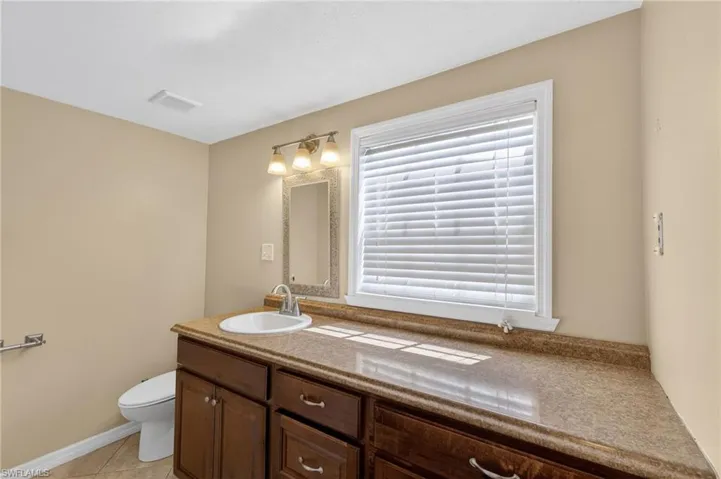 915 Hibiscus Ln, North Fort Myers, Florida 33903