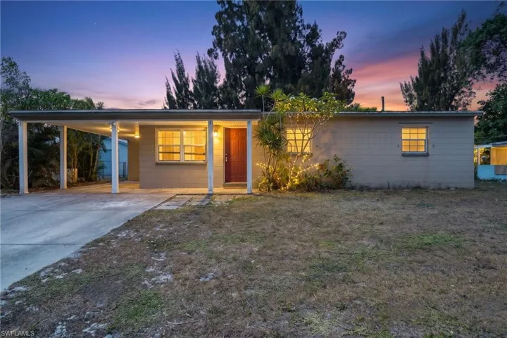 915 Hibiscus Ln, North Fort Myers, Florida 33903