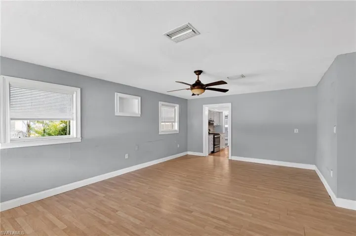 915 Hibiscus Ln, North Fort Myers, Florida 33903
