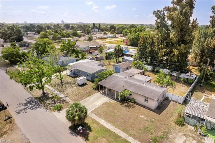 915 Hibiscus Ln, North Fort Myers, Florida 33903
