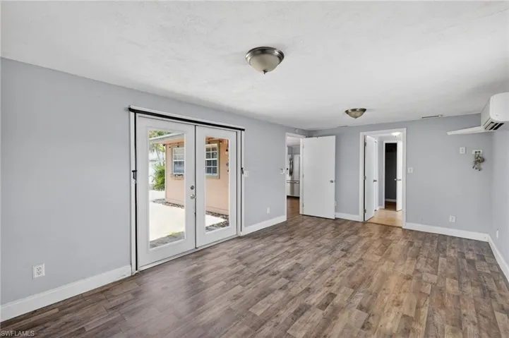 915 Hibiscus Ln, North Fort Myers, Florida 33903