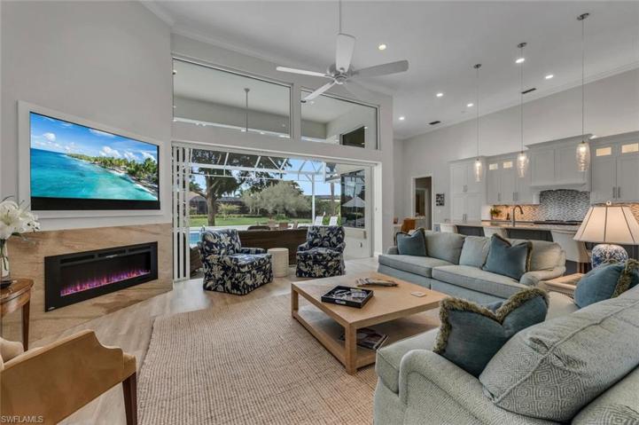 Living area. Sliders pocket. High ceilings.