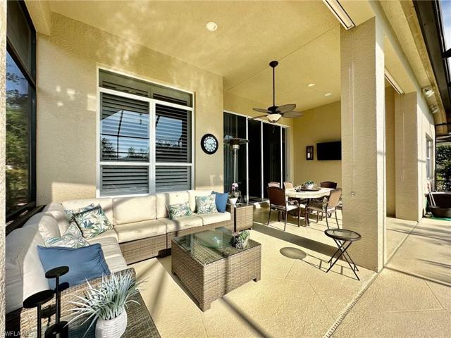 Lanai Lounge Area