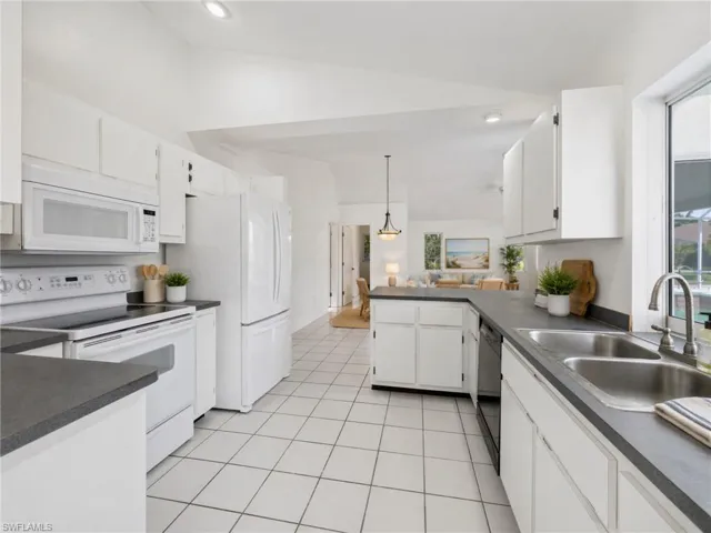 Staged Kitchen Picture