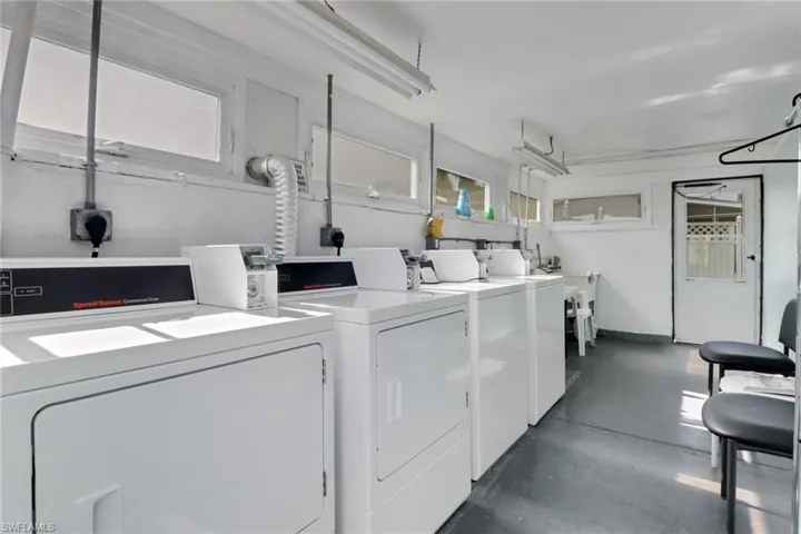 Laundry room with independent washer and dryer