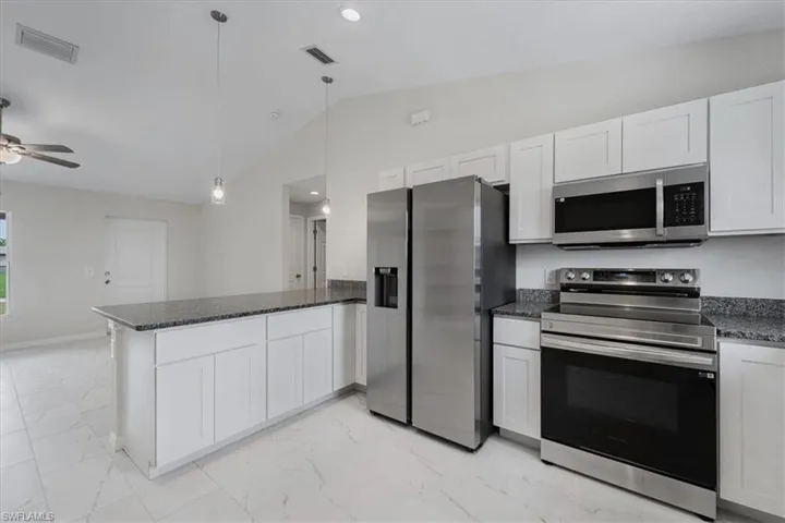 8027  Oakleaf  CIR, Labelle, FL 33935