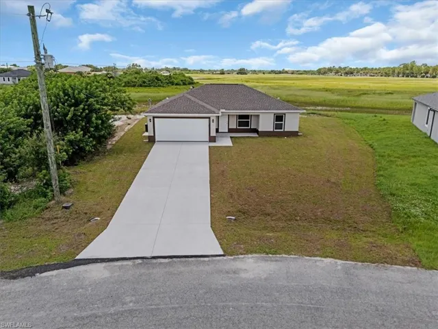 8027  Oakleaf  CIR, Labelle, FL 33935