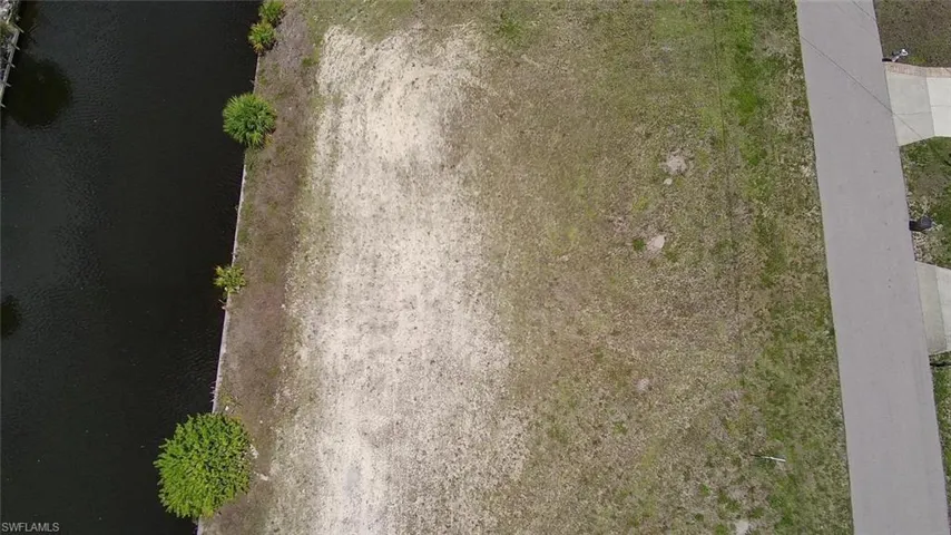 1020 Se 13th Ave, Cape Coral, Florida 33990
