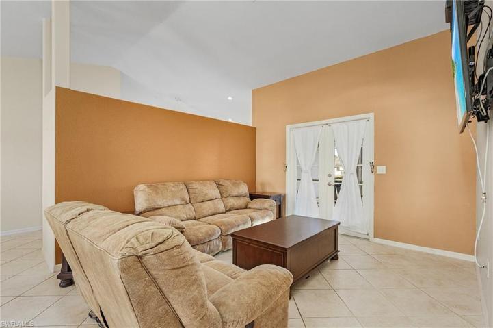 227 NW 4th ST, CAPE CORAL FL 33993