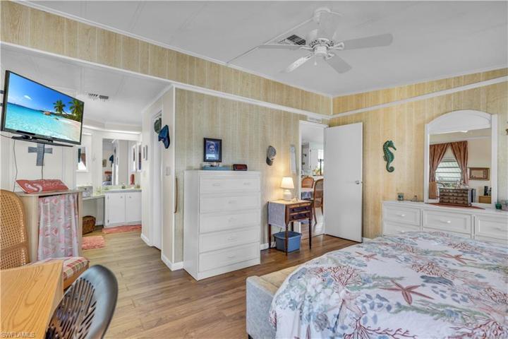 10 Lake Diane DR, NAPLES FL 34114