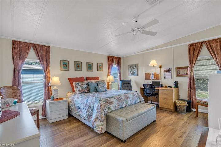 10 Lake Diane DR, NAPLES FL 34114