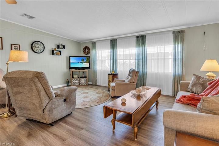 10 Lake Diane DR, NAPLES FL 34114