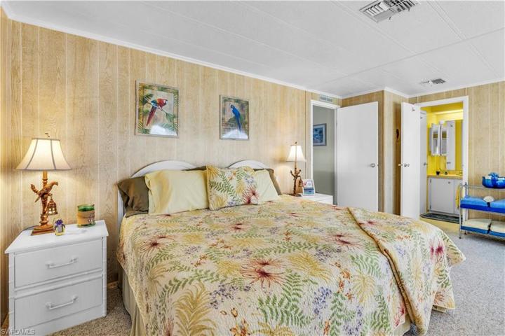 10 Lake Diane DR, NAPLES FL 34114