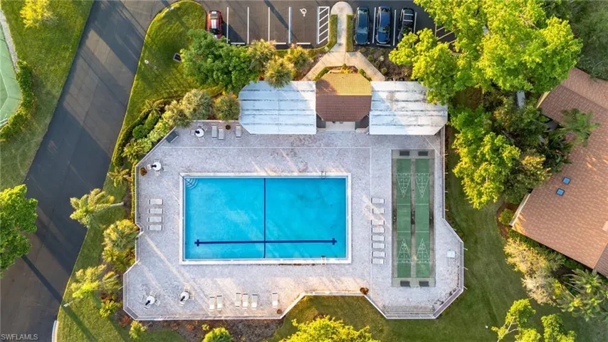 Birds eye view of property
