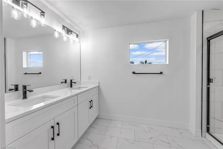 owner's ensuite bathroom