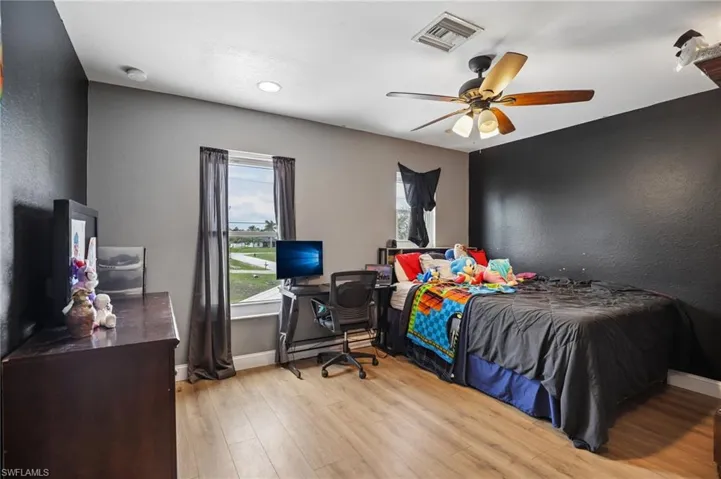 1825 Nw 23rd Ter, Cape Coral, Florida 33993