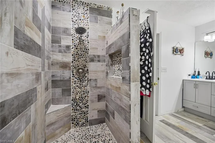 1825 Nw 23rd Ter, Cape Coral, Florida 33993